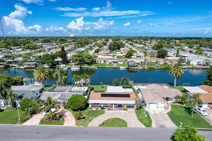 HOLIDAY FL Home