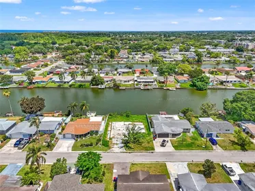 HOLIDAY FL Property