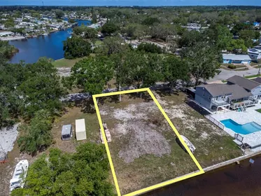 HOLIDAY FL Property