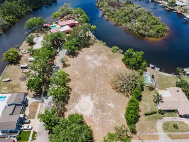 HOLIDAY FL Property