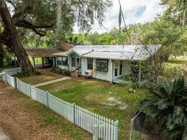 DE LEON SPRINGS FL Home