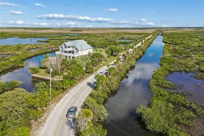WEEKI WACHEE FL Property