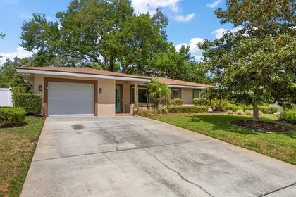 BELLEAIR BLUFFS FL Home