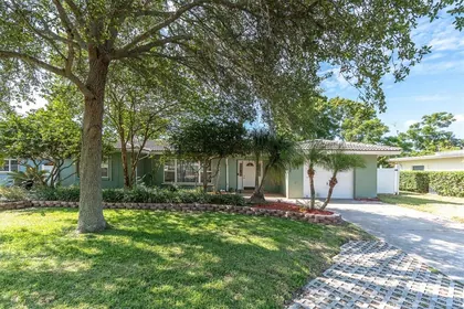 BELLEAIR BLUFFS FL Home