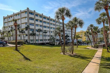 BELLEAIR BLUFFS FL Home