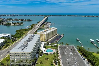 BELLEAIR BLUFFS FL Home