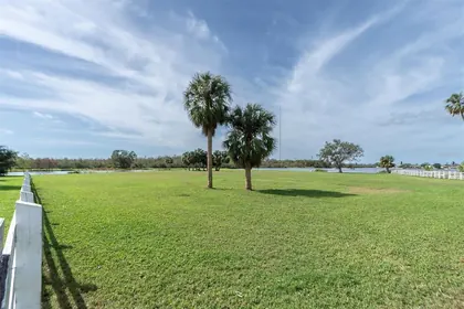 HOLIDAY FL Property